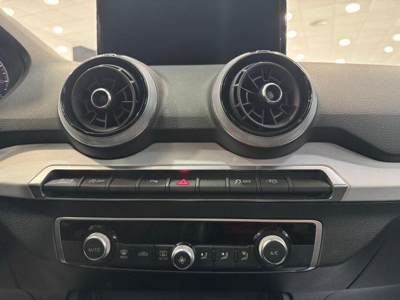 
								AUDI Q2 S line 35 TDI S tronic completo									