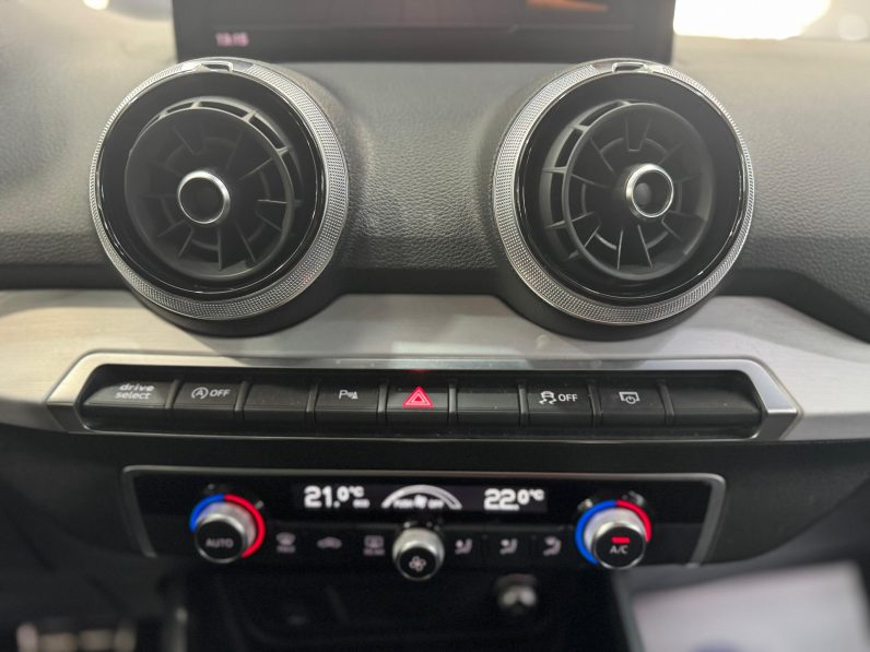 
								AUDI Q2 S line 35 TDI S tronic completo									