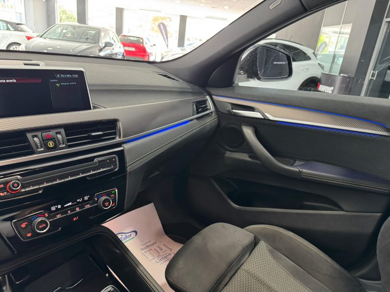 
								BMW X2 sDrive18d M completo									
