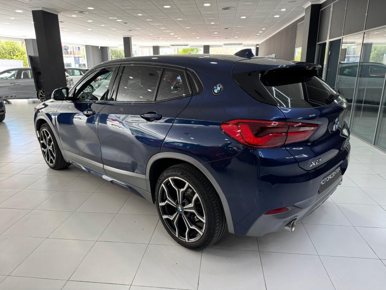 
								BMW X2 sDrive18d M completo									