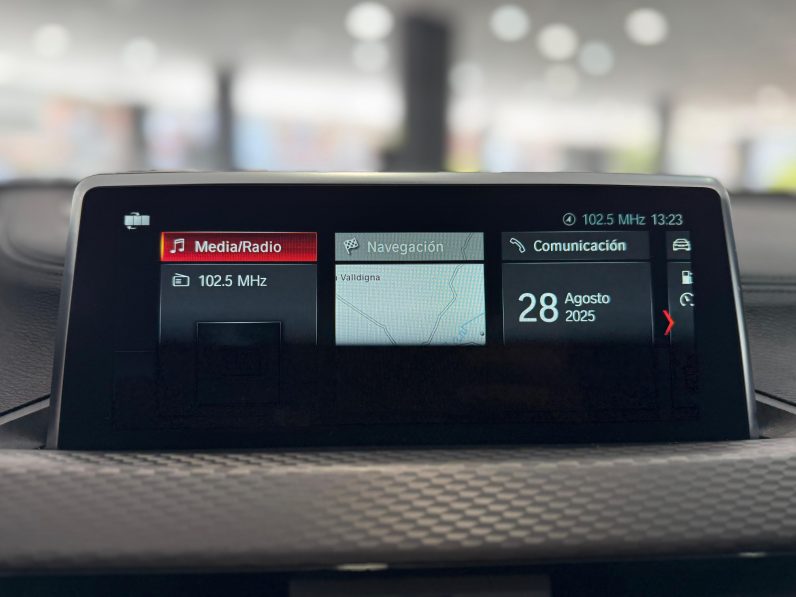 
								BMW X2 sDrive18d M completo									