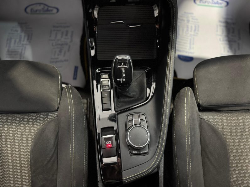 
								BMW X2 sDrive18d M completo									