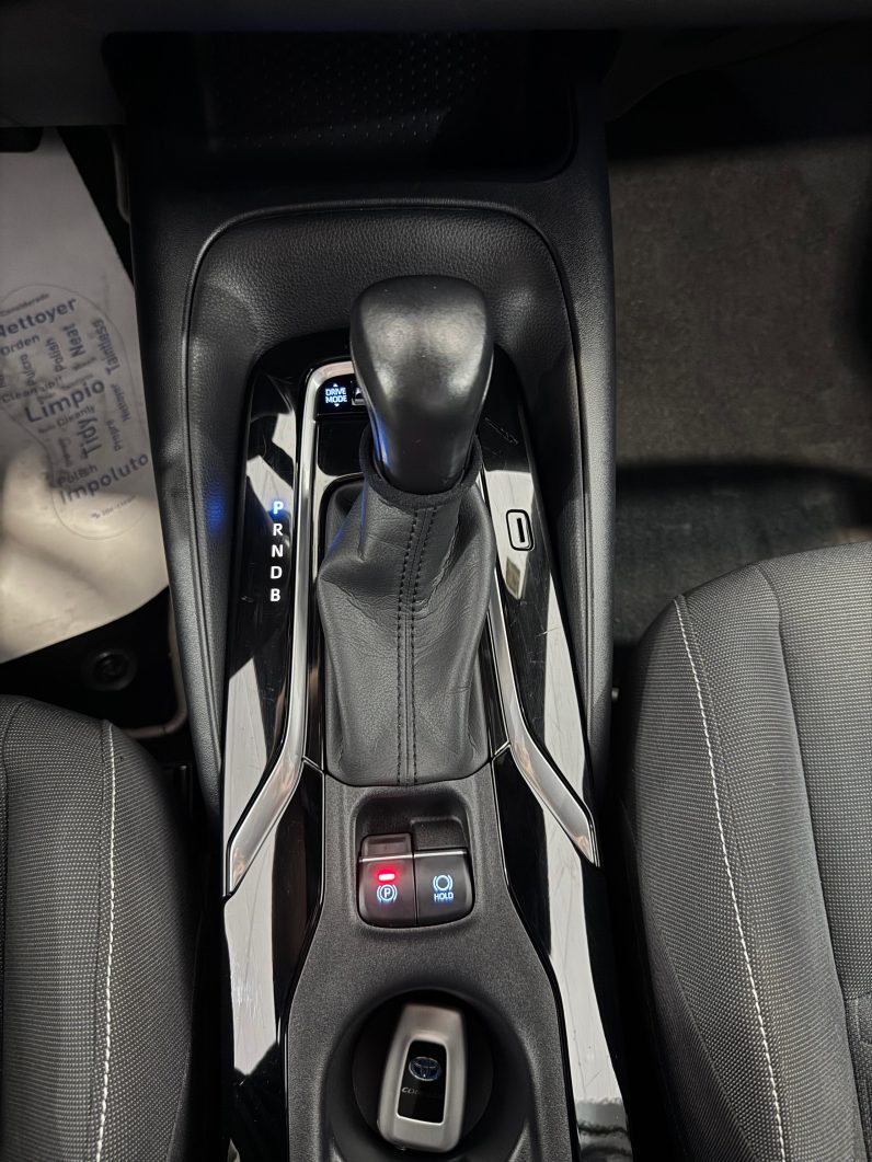 
								TOYOTA Corolla 1.8 125H ACTIVE TECH ECVT completo									