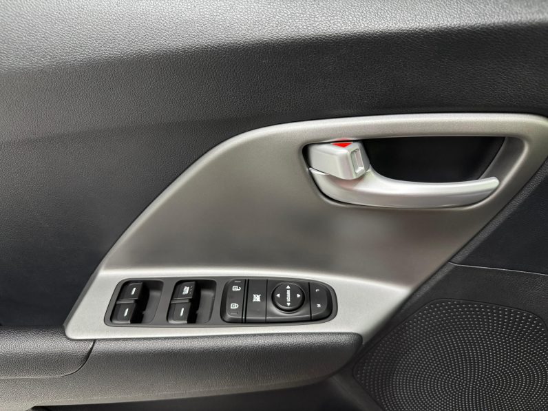 
								KIA Niro 1.6 GDi HEV Concept completo									