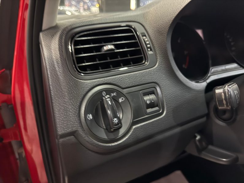 
								VOLKSWAGEN Polo Advance 1.4 TDI BMT completo									