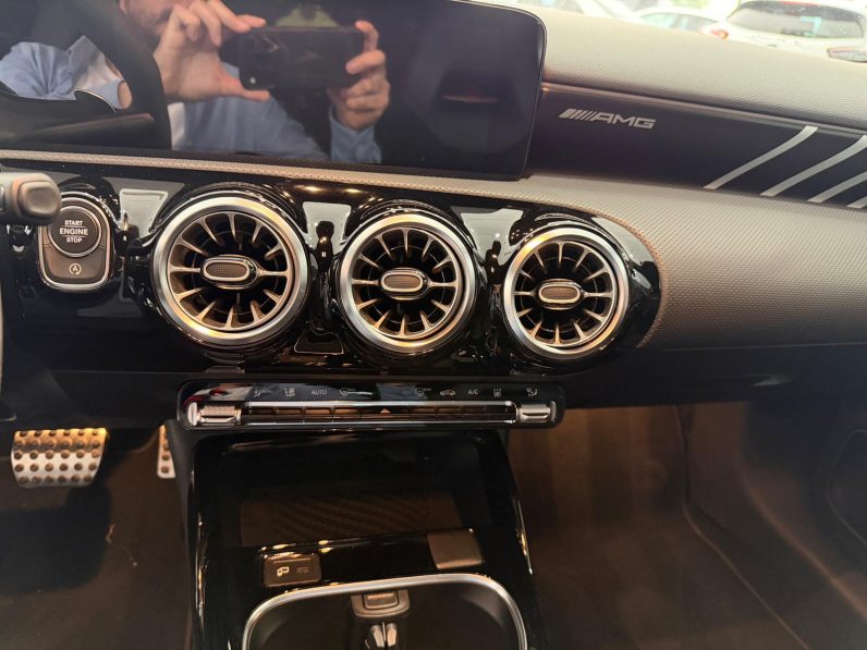 
								MERCEDES-BENZ Clase A MercedesAMG A 35 4MATIC completo									