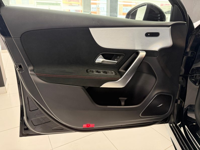 
								MERCEDES-BENZ Clase A MercedesAMG A 35 4MATIC completo									