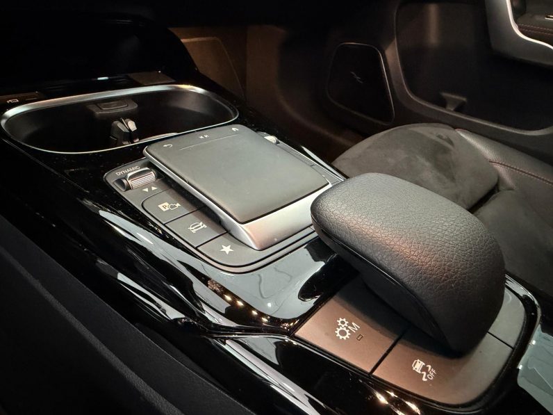 
								MERCEDES-BENZ Clase A MercedesAMG A 35 4MATIC completo									