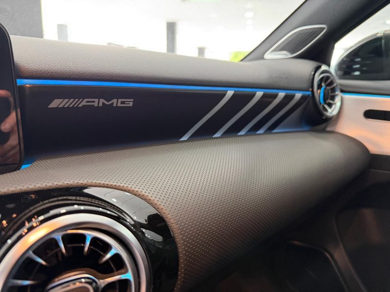 
								MERCEDES-BENZ Clase A MercedesAMG A 35 4MATIC completo									