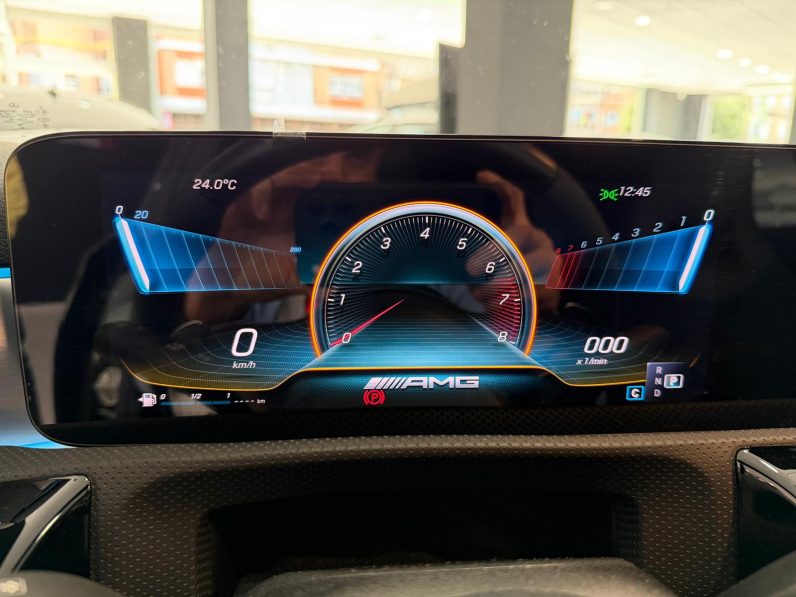 
								MERCEDES-BENZ Clase A MercedesAMG A 35 4MATIC completo									