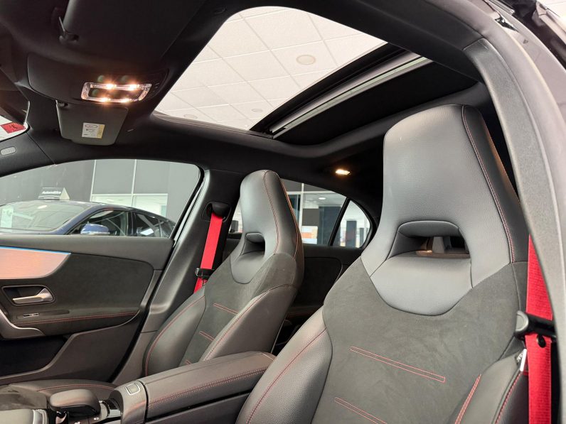 
								MERCEDES-BENZ Clase A MercedesAMG A 35 4MATIC completo									