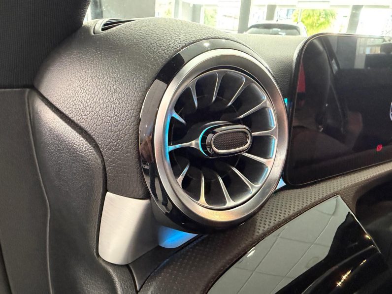 
								MERCEDES-BENZ Clase A MercedesAMG A 35 4MATIC completo									