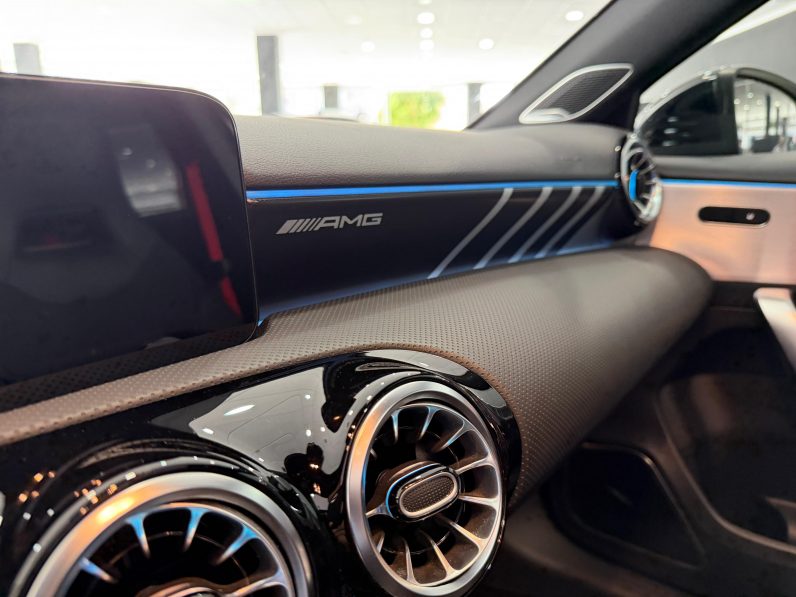 
								MERCEDES-BENZ Clase A MercedesAMG A 35 4MATIC completo									