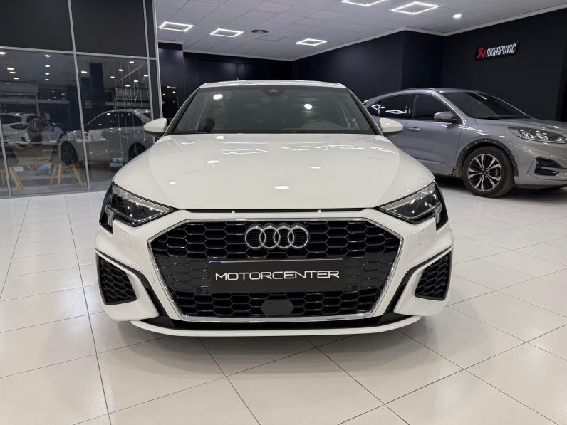 
								AUDI A3 Sedan S line 35 TFSI S tronic completo									