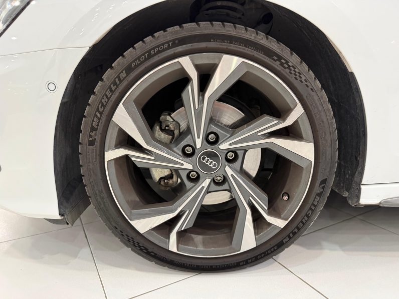 
								AUDI A3 Sedan S line 35 TFSI S tronic completo									