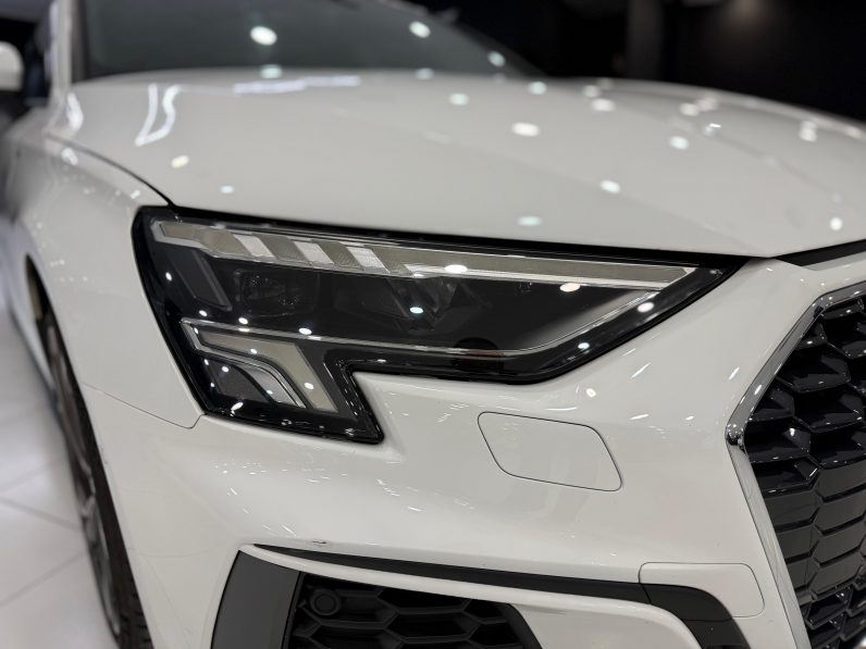 
								AUDI A3 Sedan S line 35 TFSI S tronic completo									