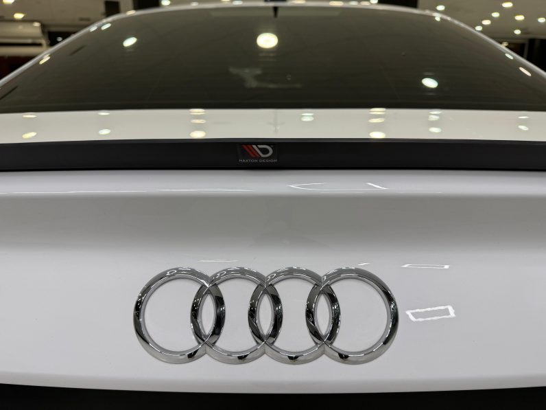 
								AUDI A3 Sedan S line 35 TFSI S tronic completo									