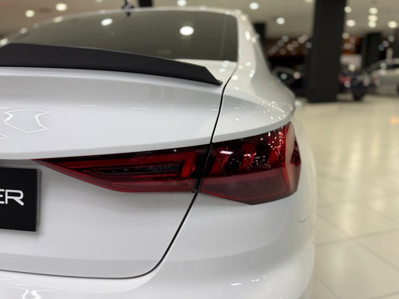 
								AUDI A3 Sedan S line 35 TFSI S tronic completo									