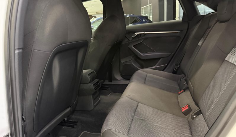 
								AUDI A3 Sedan S line 35 TFSI S tronic completo									