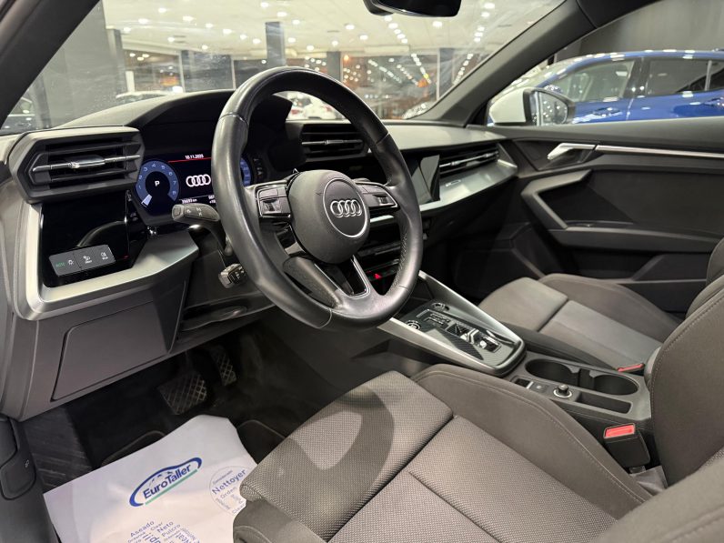 
								AUDI A3 Sedan S line 35 TFSI S tronic completo									