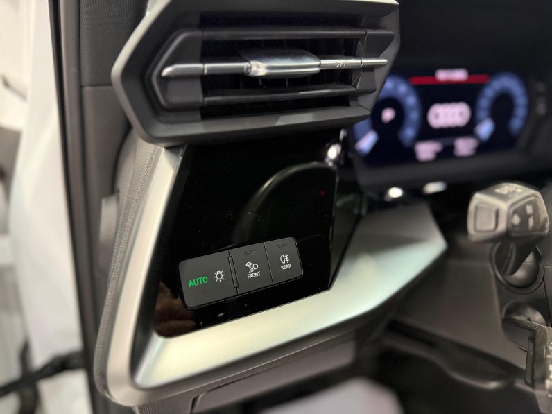 
								AUDI A3 Sedan S line 35 TFSI S tronic completo									