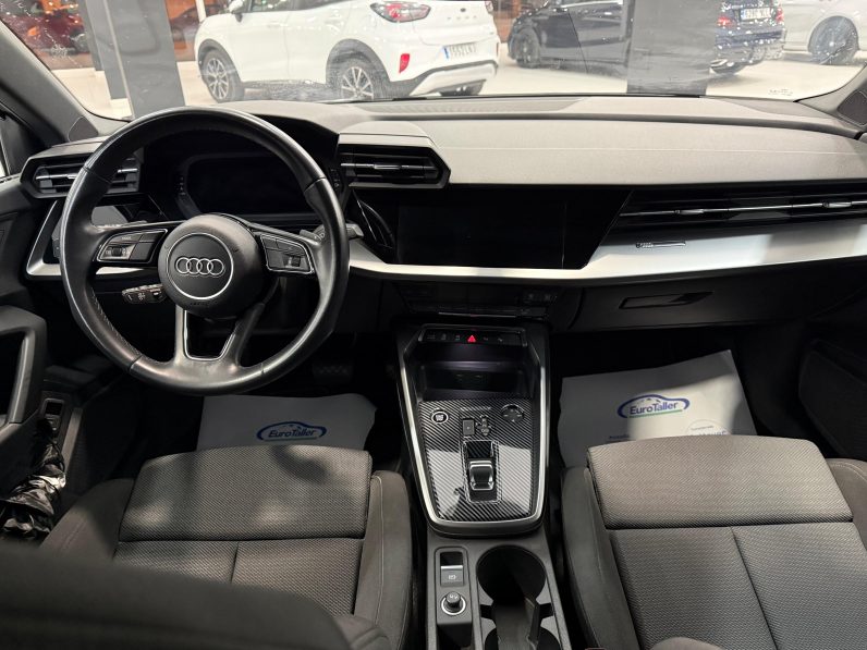 
								AUDI A3 Sedan S line 35 TFSI S tronic completo									