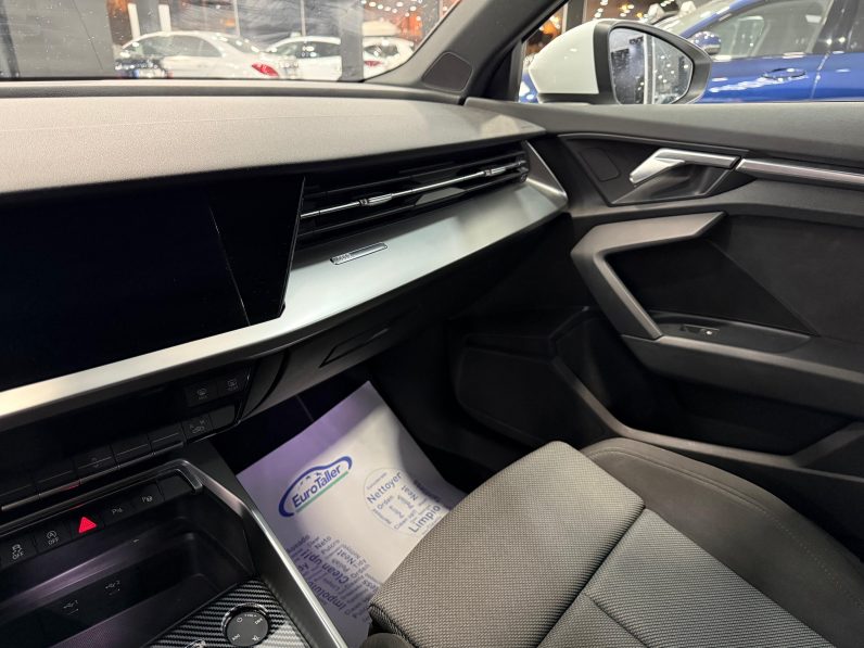 
								AUDI A3 Sedan S line 35 TFSI S tronic completo									