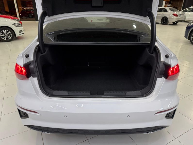 
								AUDI A3 Sedan S line 35 TFSI S tronic completo									