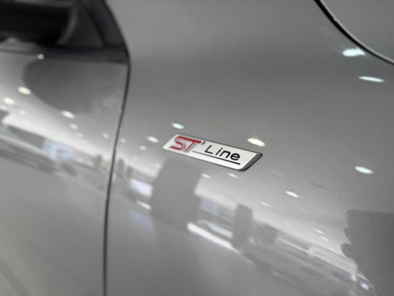 
								FORD Kuga STLine 2.5 Duratec FHEV Auto completo									