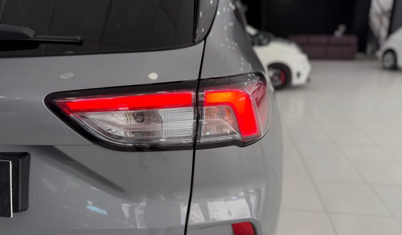 
								FORD Kuga STLine 2.5 Duratec FHEV Auto completo									