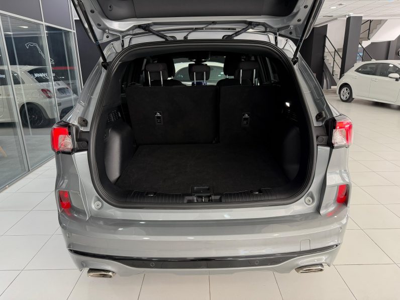 
								FORD Kuga STLine 2.5 Duratec FHEV Auto completo									