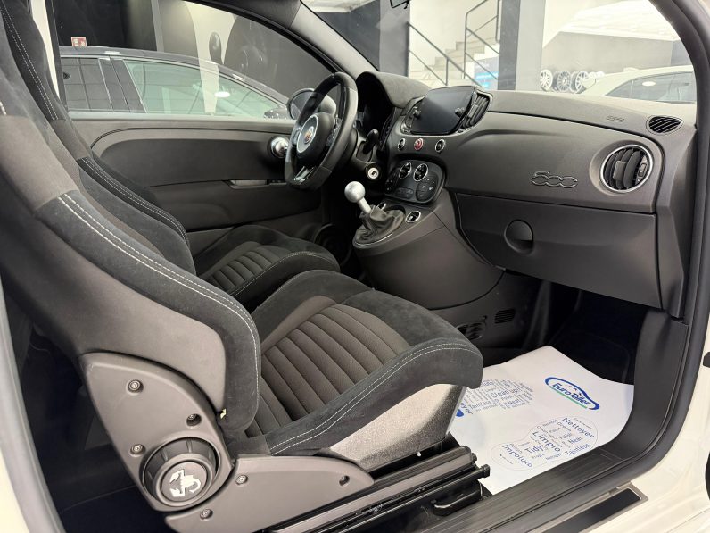 
								ABARTH 500 695 1.4 16v TJet 180 CV completo									