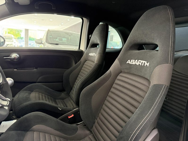 
								ABARTH 500 695 1.4 16v TJet 180 CV completo									