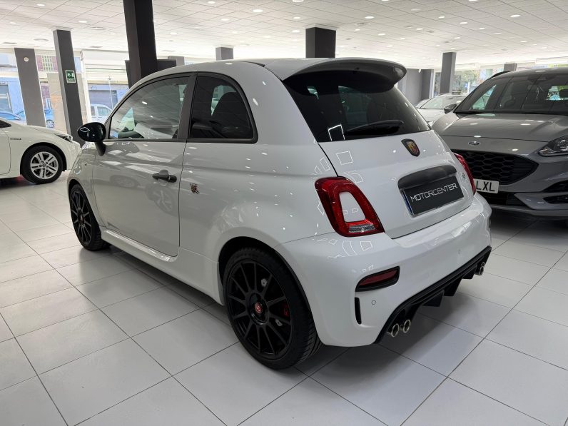 
								ABARTH 500 695 1.4 16v TJet 180 CV completo									