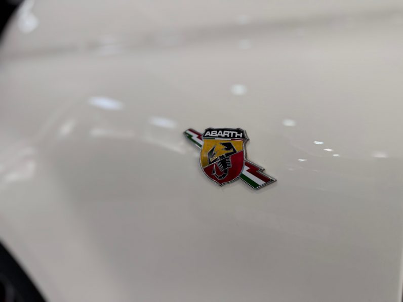 
								ABARTH 500 695 1.4 16v TJet 180 CV completo									