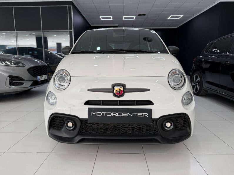 
								ABARTH 500 695 1.4 16v TJet 180 CV completo									