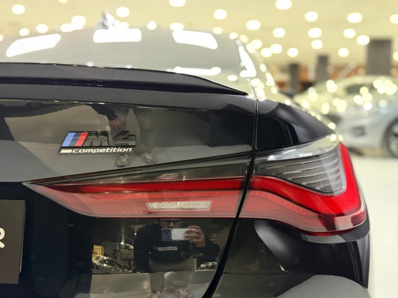 
								BMW Serie 4 M4 Competition completo									