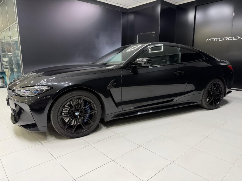 
								BMW Serie 4 M4 Competition completo									