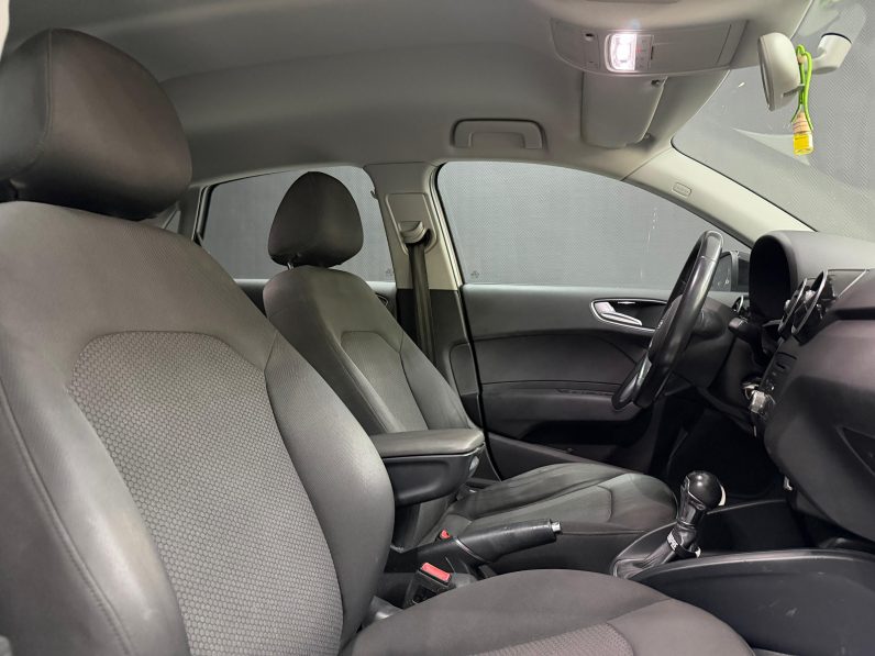 
								AUDI A1 Sportback 1.0 TFSI 95CV Adrenalin completo									