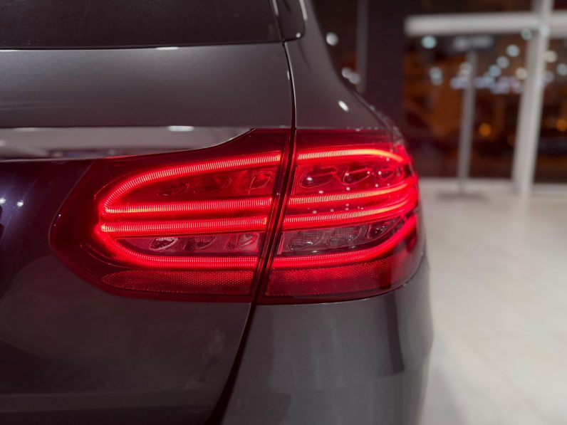 
								MERCEDES-BENZ Clase C C200 Estate completo									