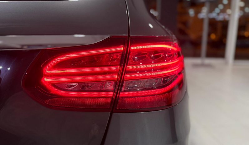 
								MERCEDES-BENZ Clase C C200 Estate completo									