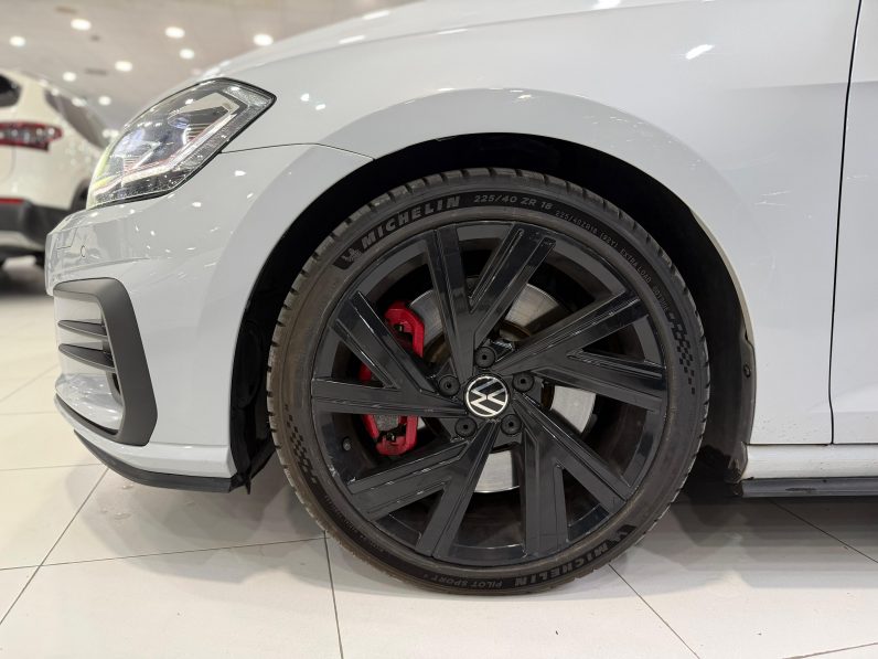 
								VOLKSWAGEN Golf GTI Performance 2.0 TSI 245CV DSG completo									