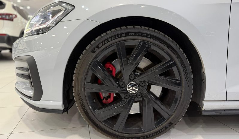 
								VOLKSWAGEN Golf GTI Performance 2.0 TSI 245CV DSG completo									