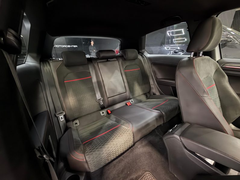 
								VOLKSWAGEN Golf GTI Performance 2.0 TSI 245CV DSG completo									