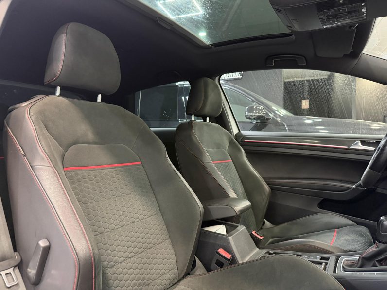 
								VOLKSWAGEN Golf GTI Performance 2.0 TSI 245CV DSG completo									