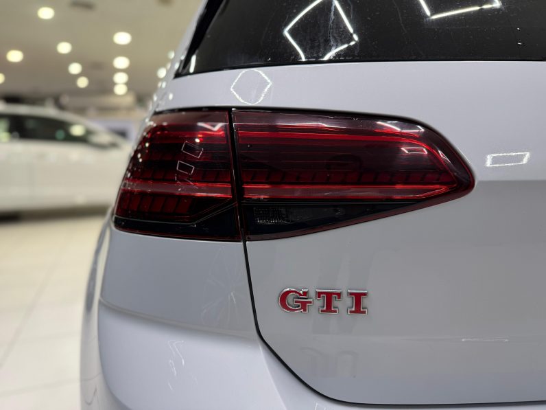 
								VOLKSWAGEN Golf GTI Performance 2.0 TSI 245CV DSG completo									