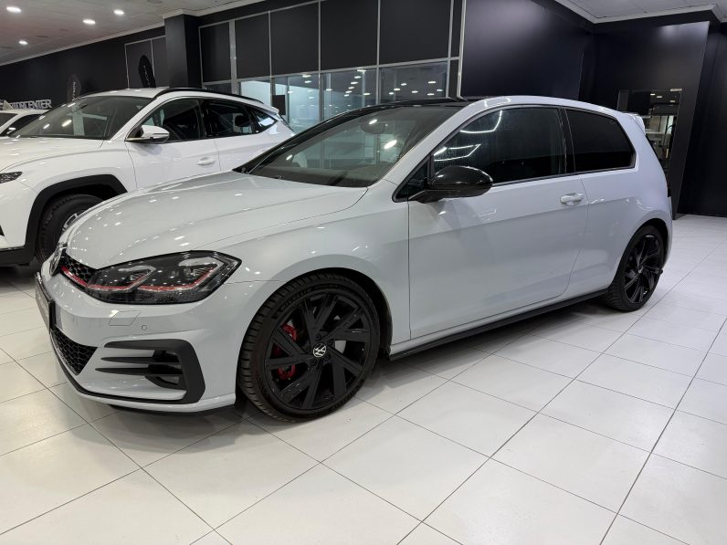 
								VOLKSWAGEN Golf GTI Performance 2.0 TSI 245CV DSG completo									