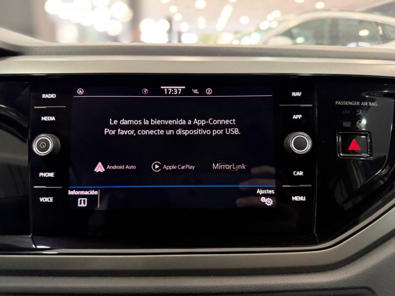 
								VOLKSWAGEN Polo Life 1.0 TSI completo									