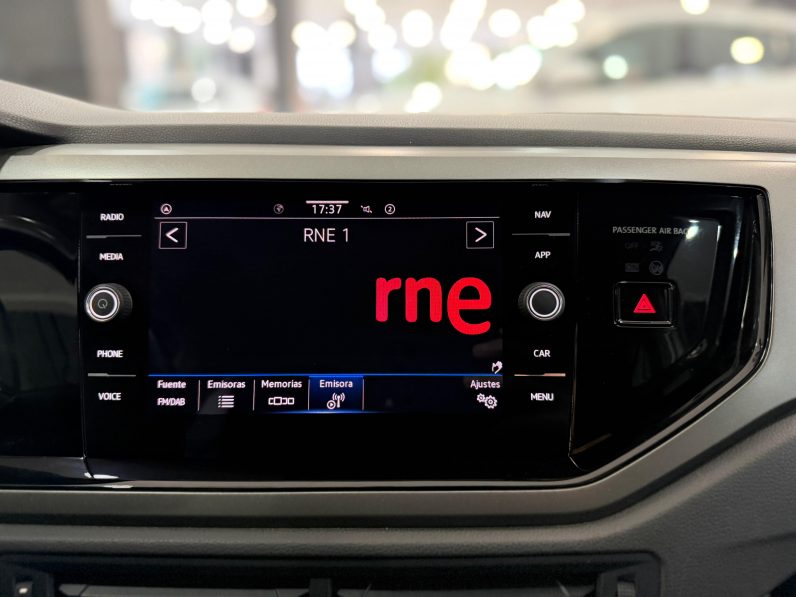 
								VOLKSWAGEN Polo Life 1.0 TSI completo									