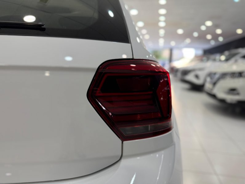 
								VOLKSWAGEN Polo Life 1.0 TSI completo									